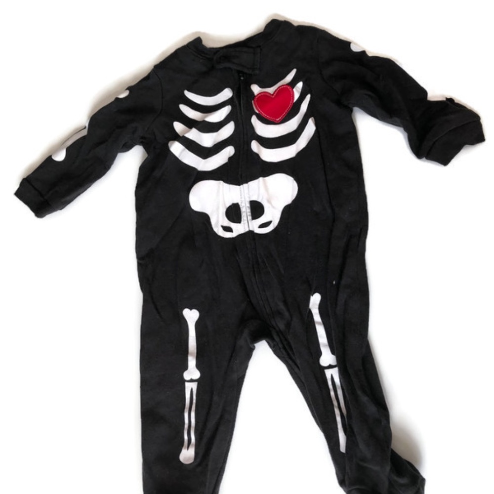 BABY SKELETON HEART HALLOWEEN ONESIE